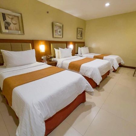 Royal Garden Hotel Ozamiz Buitenkant foto