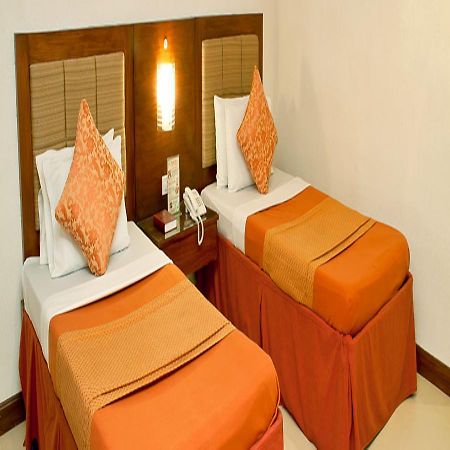 Royal Garden Hotel Ozamiz Buitenkant foto