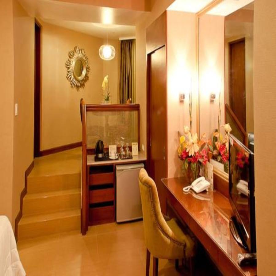 Royal Garden Hotel Ozamiz Buitenkant foto