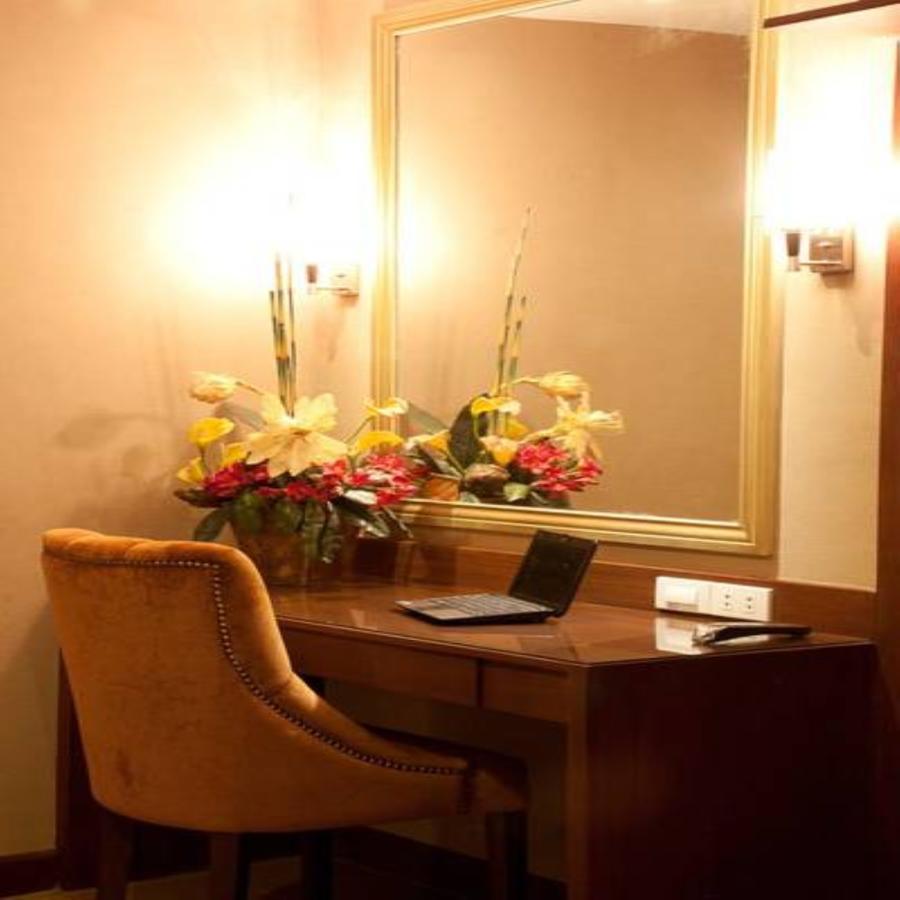 Royal Garden Hotel Ozamiz Buitenkant foto