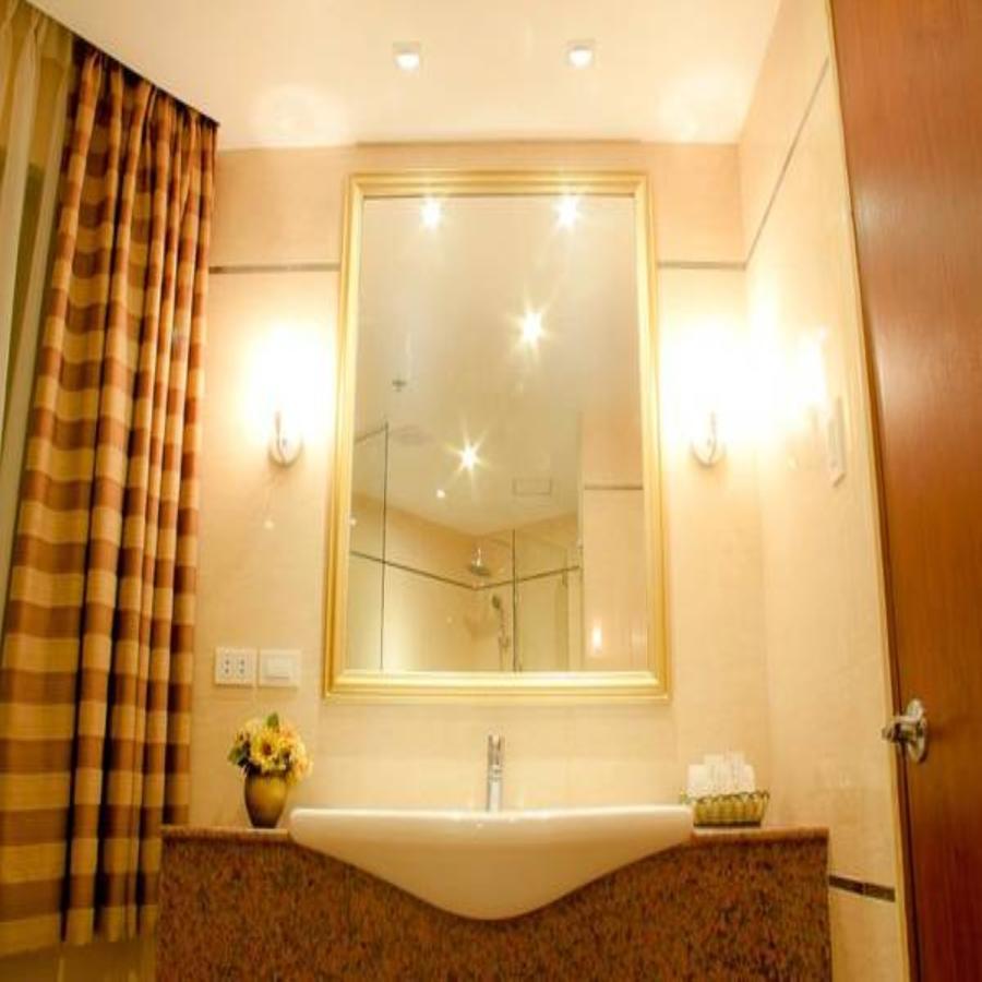 Royal Garden Hotel Ozamiz Buitenkant foto