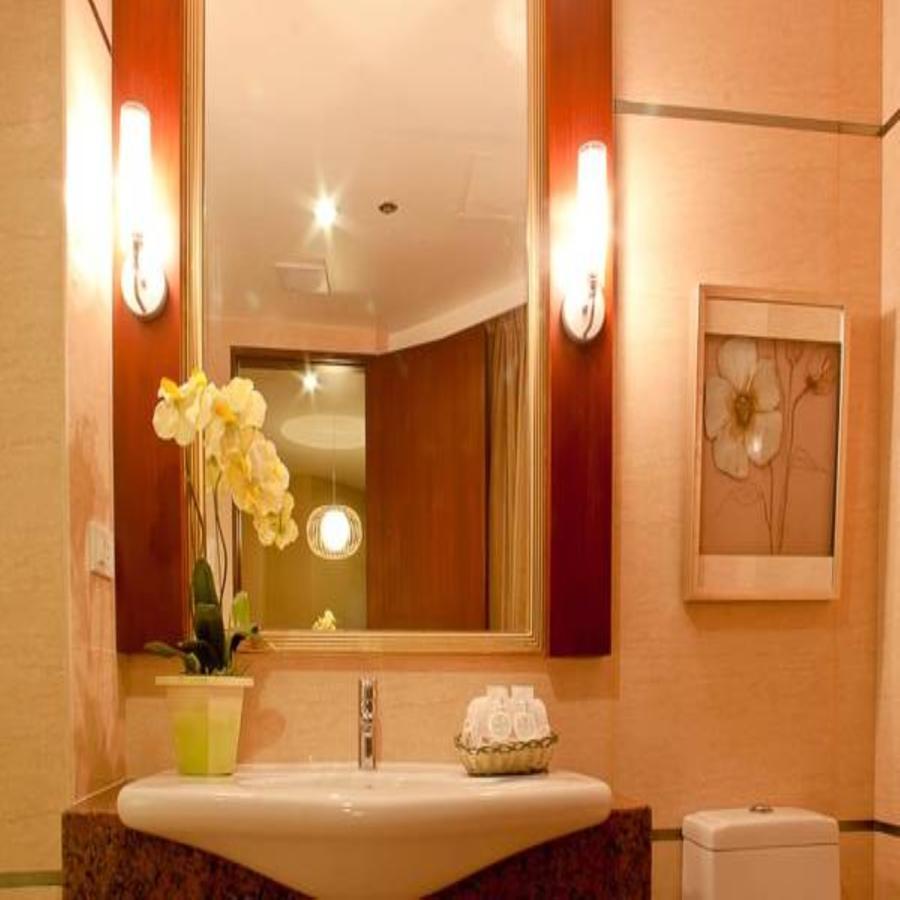 Royal Garden Hotel Ozamiz Buitenkant foto