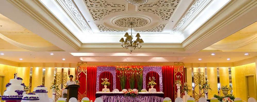 Royal Garden Hotel Ozamiz Buitenkant foto