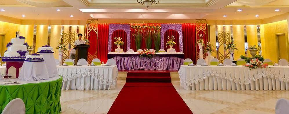 Royal Garden Hotel Ozamiz Buitenkant foto